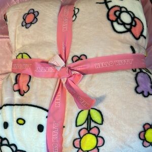 Hello Kitty Plush Blanket - Pink and White